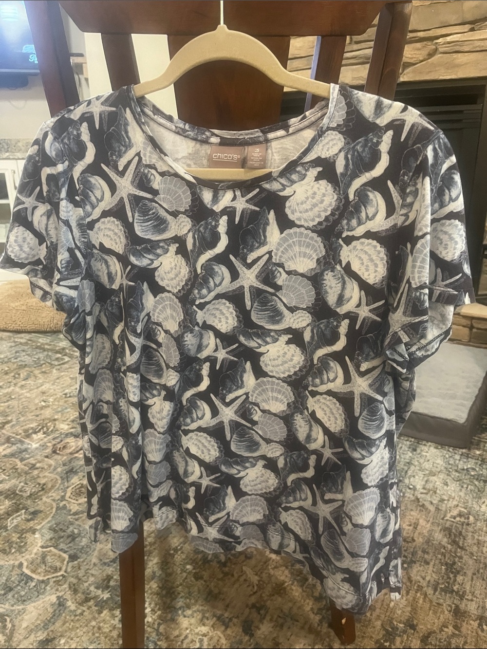Chico's Grey & White Seashell Short-Sleeve Tee